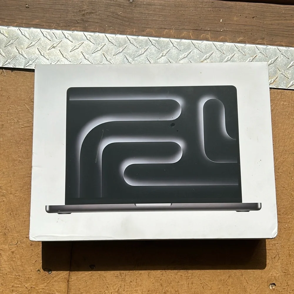 MacBook Pro 14 inch laptop BOX ONLY (Las)